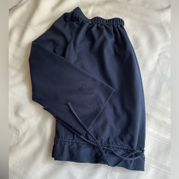 Theory Elegant Black Off-Shoulder Blouse - Picture 13 of 14